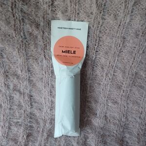 2/$20 19/99 Beauty "Miele" shade Cream Highlight Stick